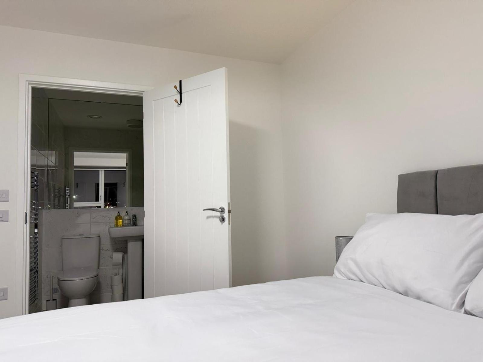 Serenity Waterfront 2 Bed Apartment Northfleet Ngoại thất bức ảnh